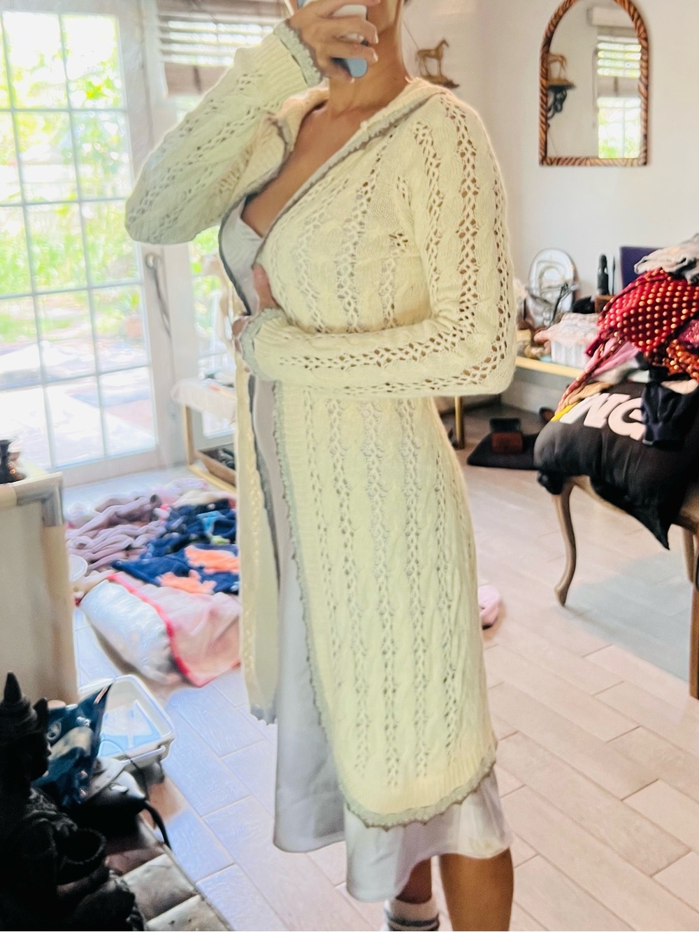 So soft & Beautiful Knit Hooded Long Cardigan Sweater Excellent Condition!! - Picture 4 of 15